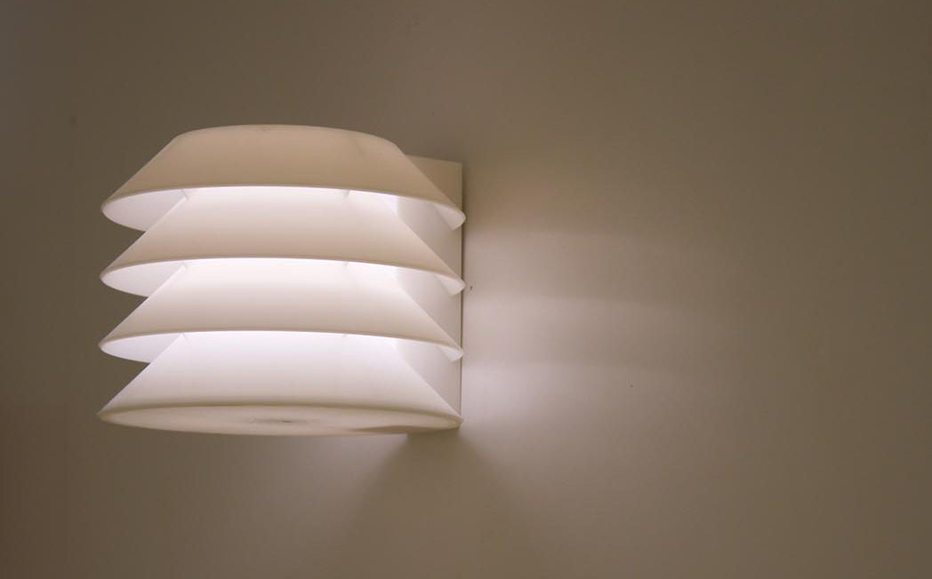 “极致简约，是智能照明对生活场景的深度共鸣”